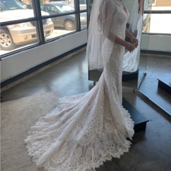 *NEVER WORN OR ALTERED Wedding dress - Picture 2 of 5